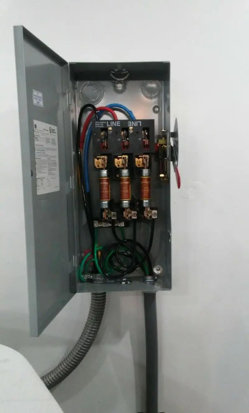 Three-phase disconnect switch installed for Electrical Wiring & Rewiring in County Center